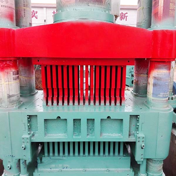 1500噸三梁四（sì）柱液壓（yā）機