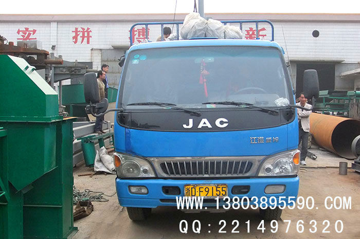 杭州焦煤（méi）壓（yā）塊機（jī）發貨現場