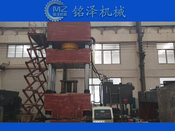 三梁四柱（zhù）式液壓（yā）機